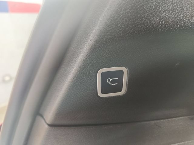 Used 2025 Chrysler Pacifica Limited FWD image 36
