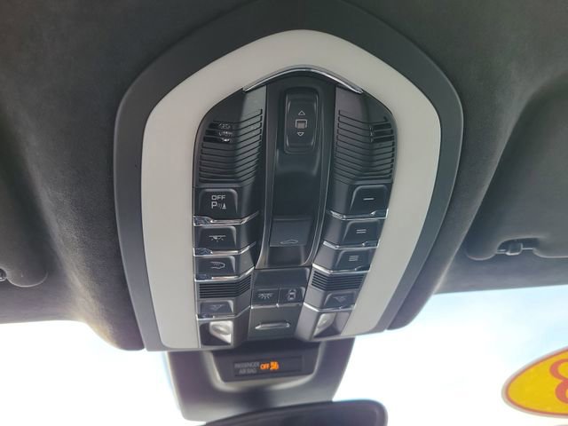 Used 2018 Porsche Macan Turbo AWD/4WD image 30