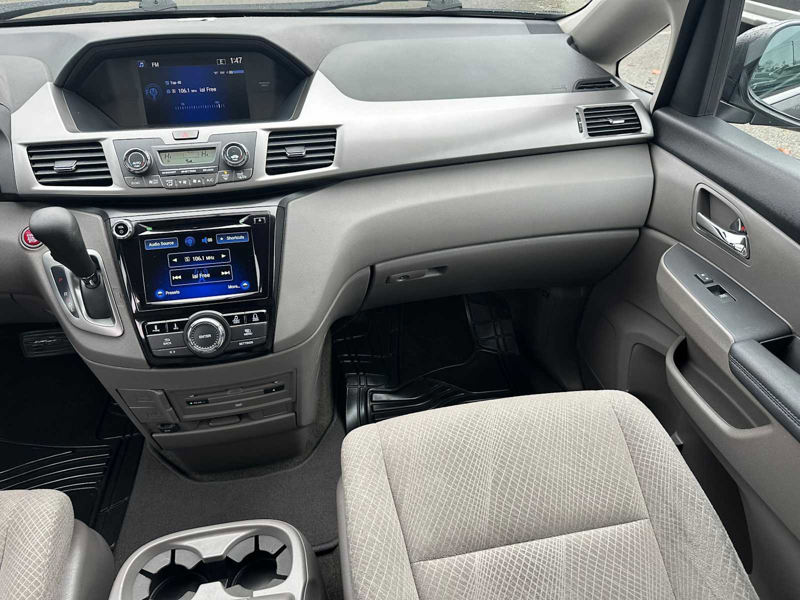 Used 2016 Honda Odyssey SE image 18