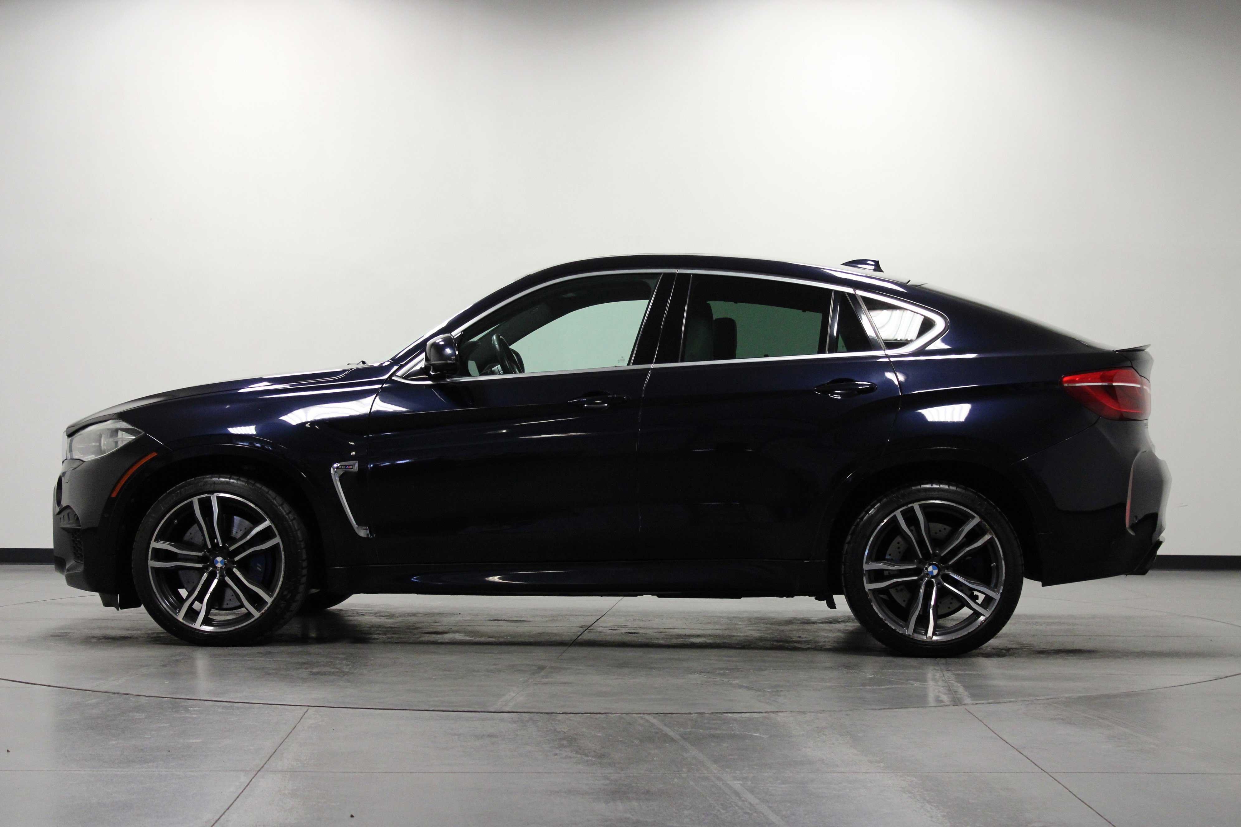 Used 2015 BMW X6 M image 7
