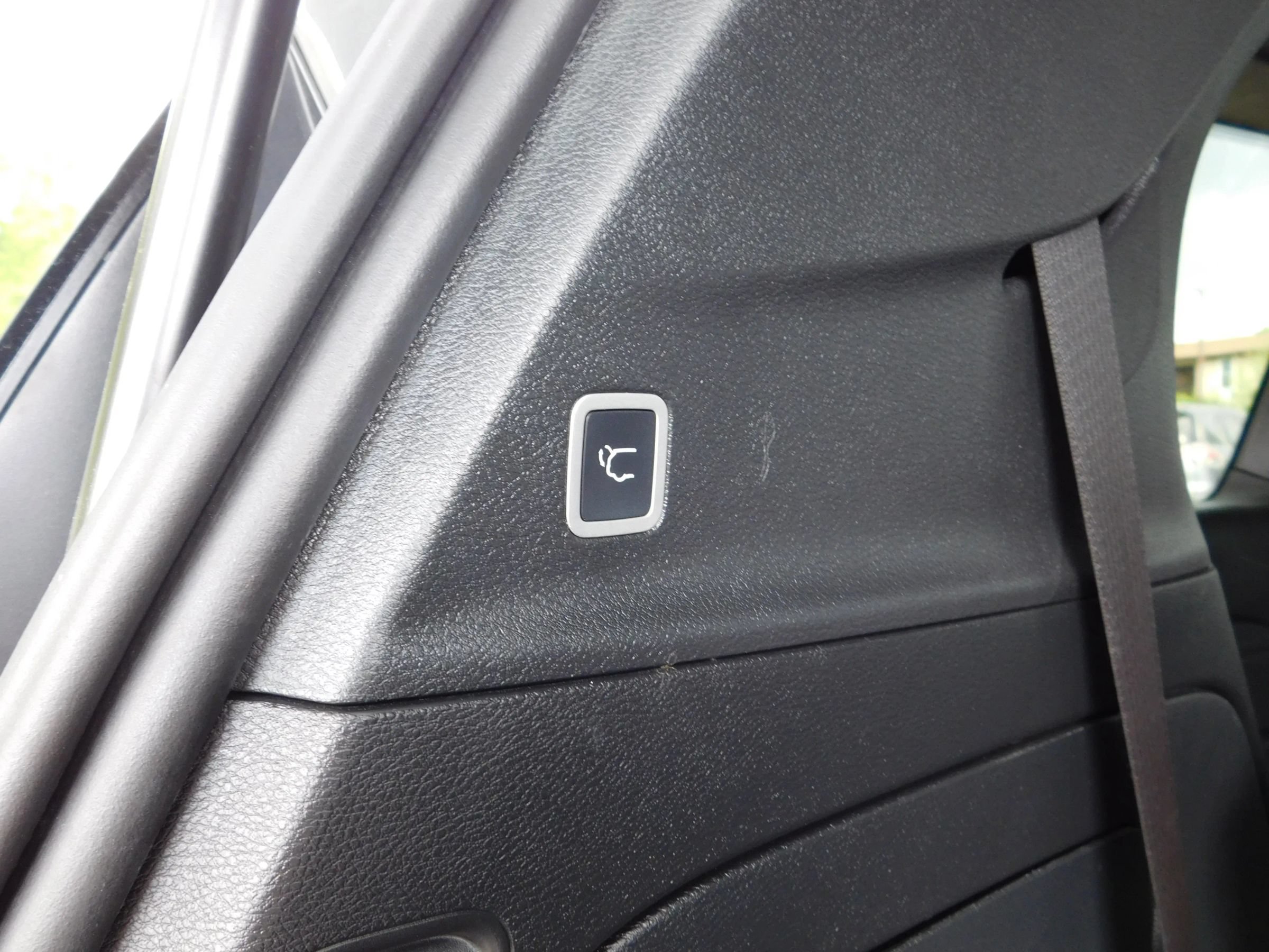 Used 2023 Chrysler Pacifica Touring-L w/ Uconnect Theater Family Group FWD image 11