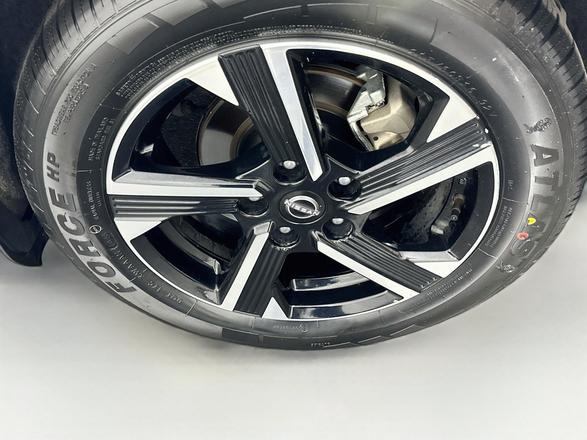 Used 2024 Nissan Sentra SV FWD image 11
