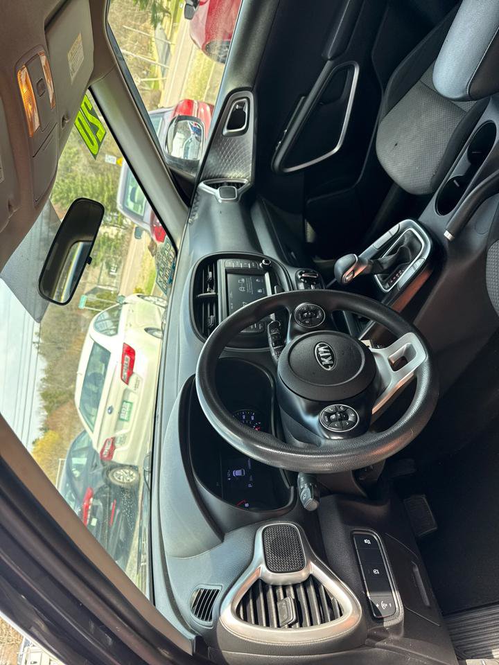 Used 2020 Kia Soul LX FWD image 14