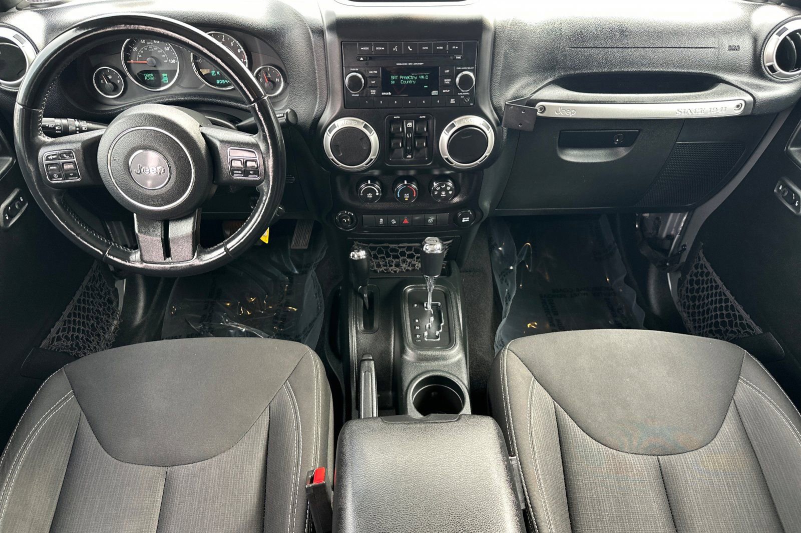 Used 2018 Jeep Wrangler Unlimited Rubicon w/ Connectivity Group AWD/4WD image 14