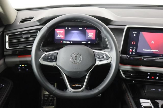 Used 2025 Volkswagen Atlas Peak Edition SE AWD/4WD image 34