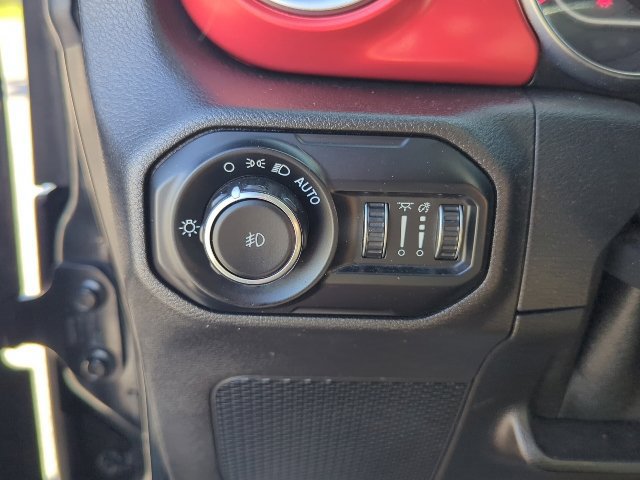 Used 2021 Jeep Wrangler Rubicon w/ Cold Weather Group AWD/4WD image 23