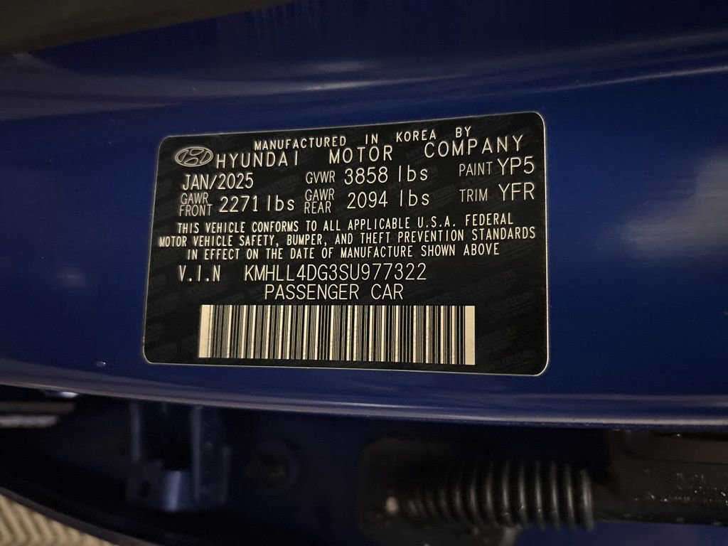 Certified 2025 Hyundai Elantra SE image 12