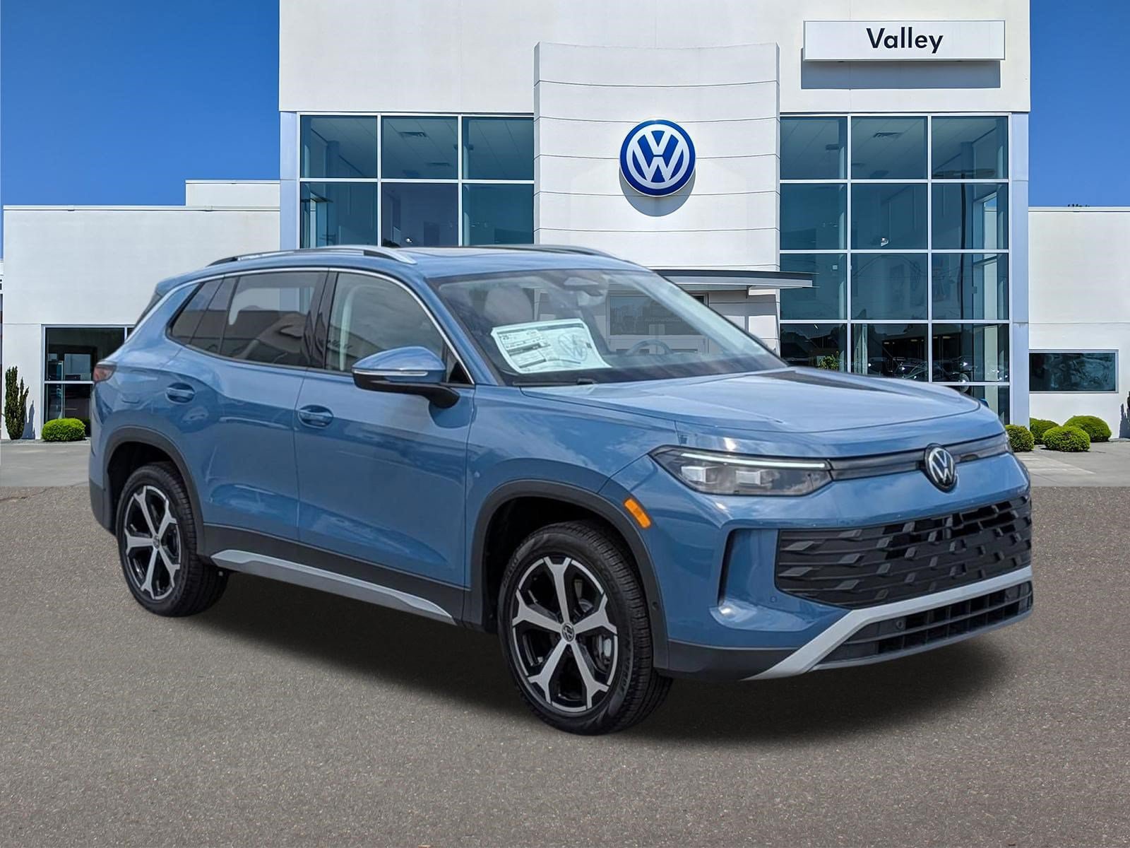 New 2026 Volkswagen Tiguan SE AWD/4WD image 1