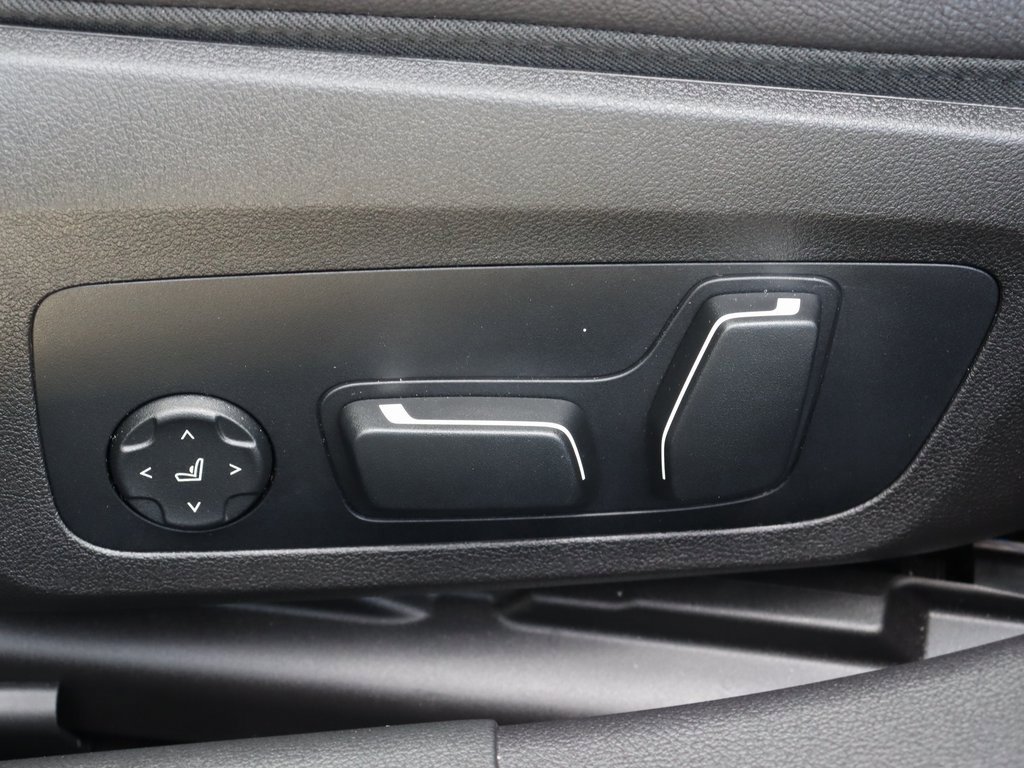 Used 2025 BMW 330i xDrive Sedan image 18