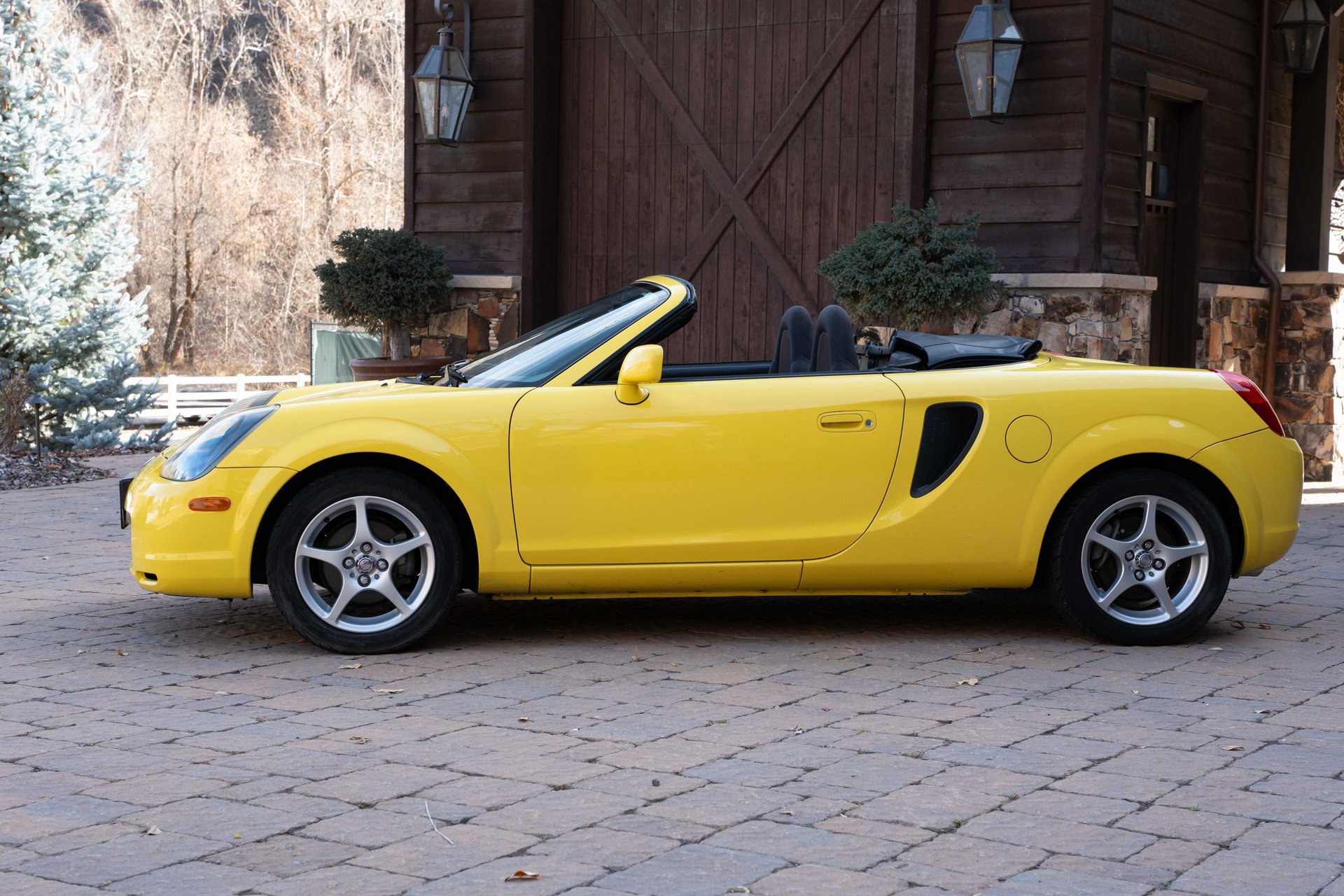 Used 2001 Toyota MR2 image 6