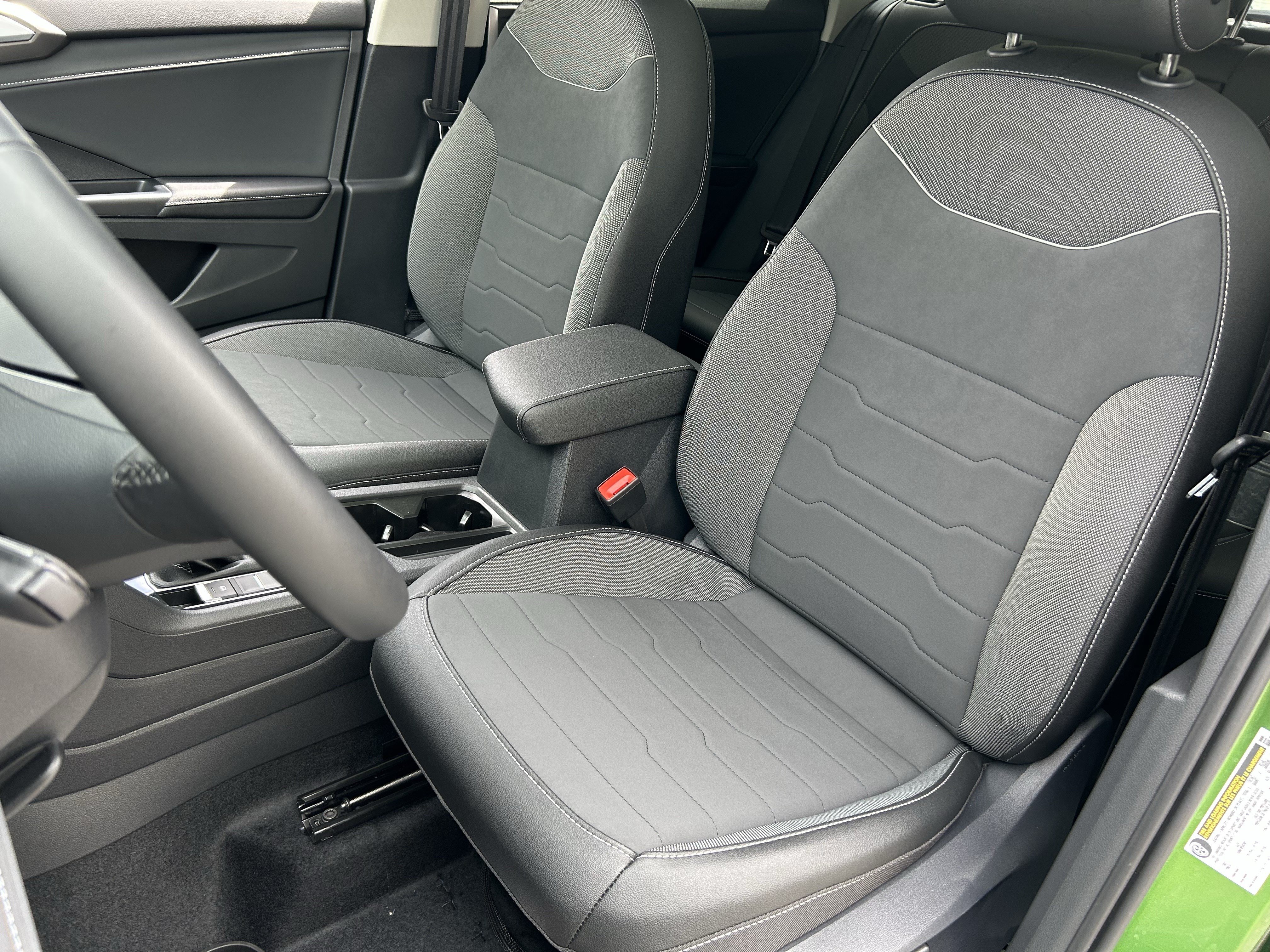 New 2026 Volkswagen Taos SE FWD image 17