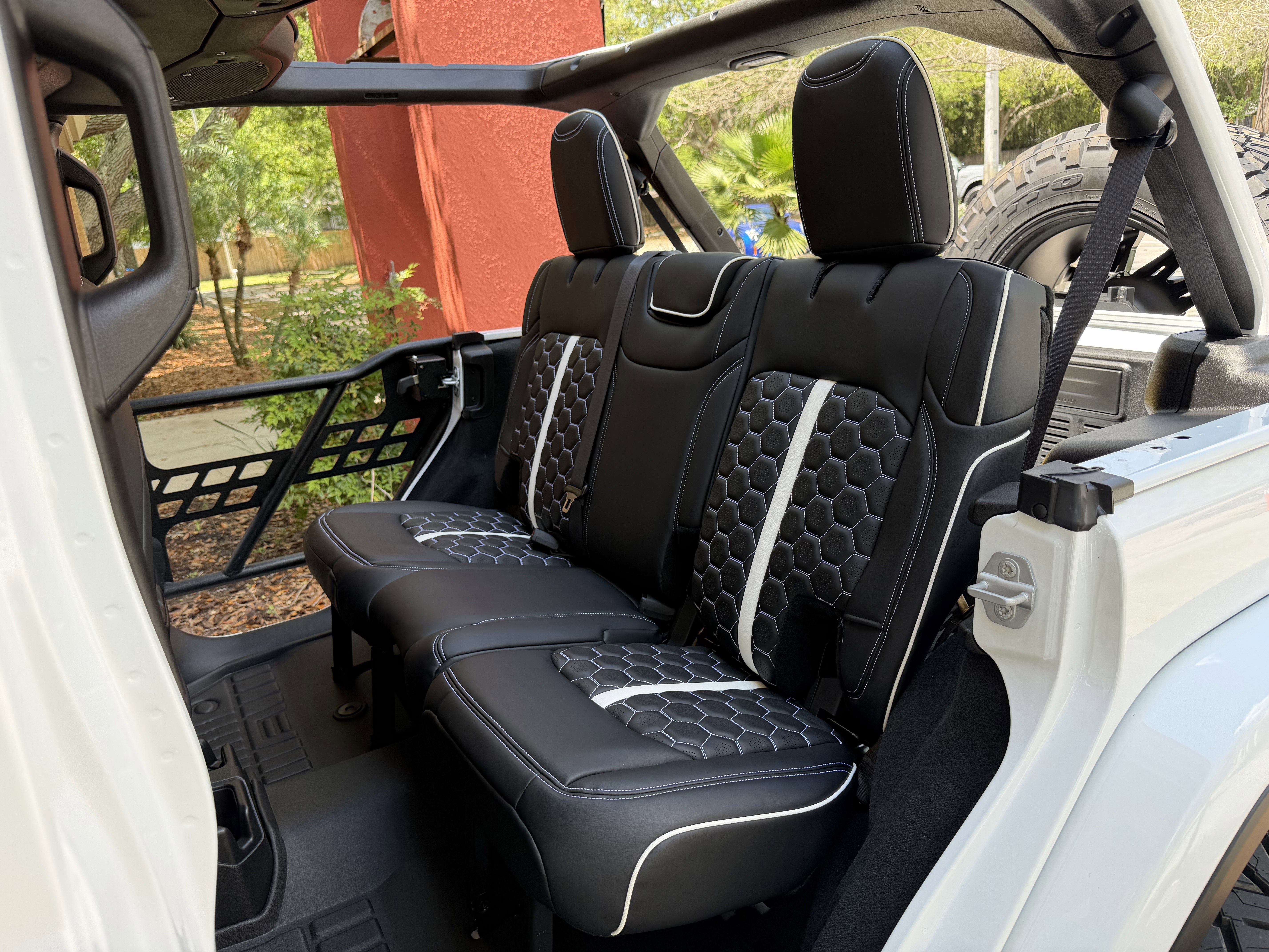 Used 2026 Jeep Wrangler Sahara AWD/4WD image 23