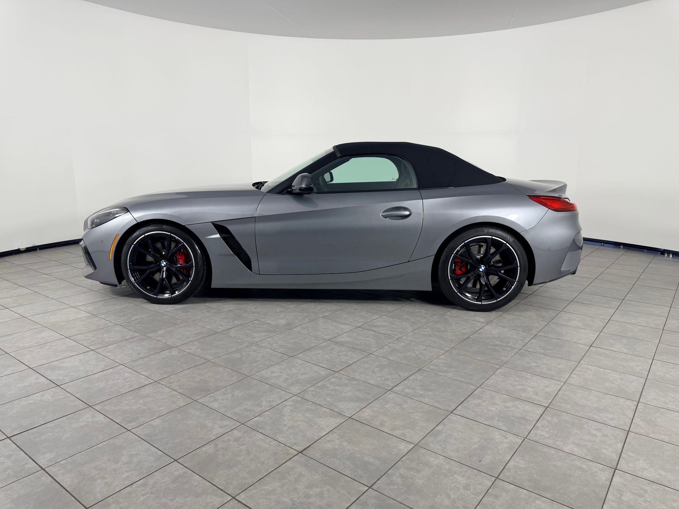Used 2025 BMW Z4 M40i w/ Edition image 30
