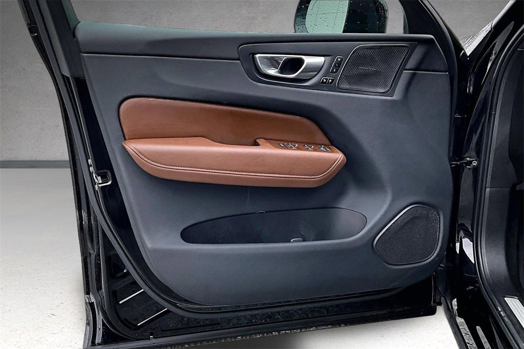 Used 2023 Volvo XC60 B5 Plus w/ Climate Package image 20