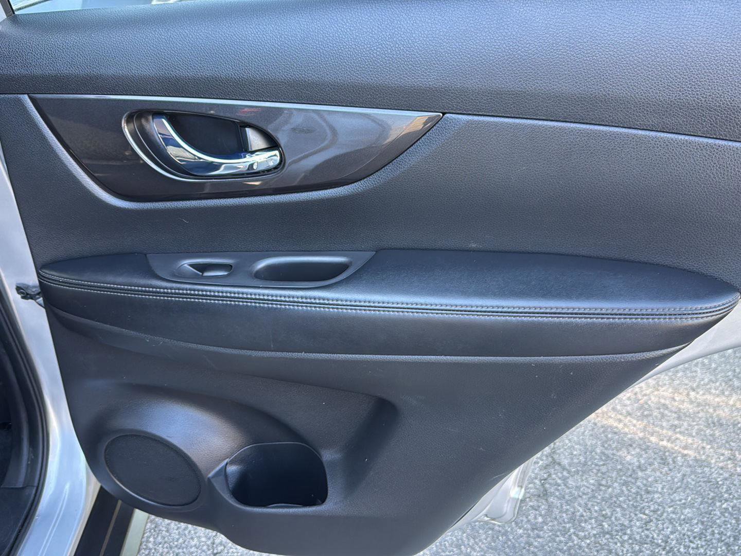 Used 2020 Nissan Rogue SV image 31