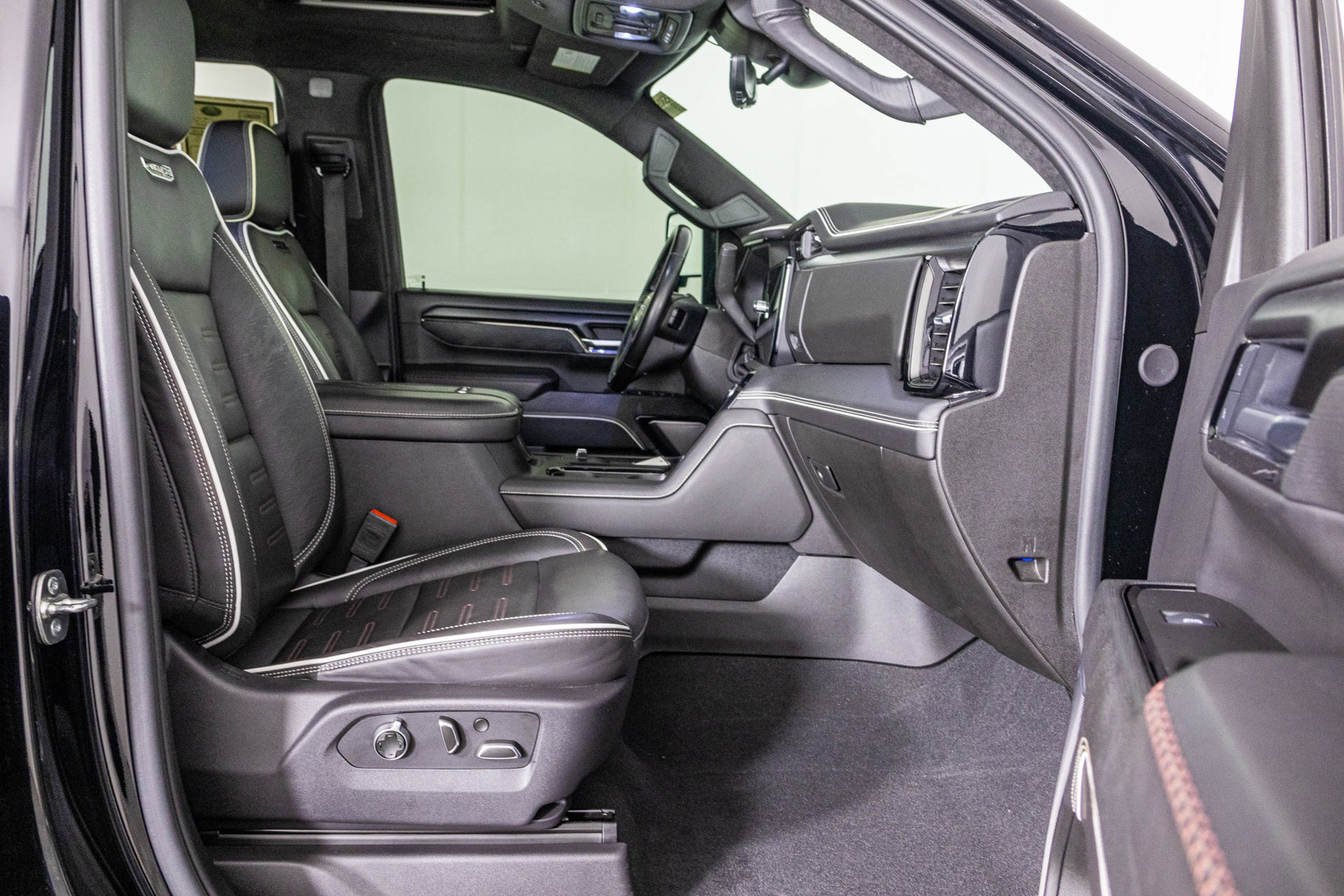 Used 2025 GMC Sierra 2500 AT4X AWD/4WD image 54
