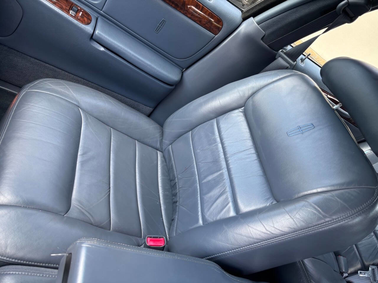 Used 2000 Lincoln Town Car Signature image 19