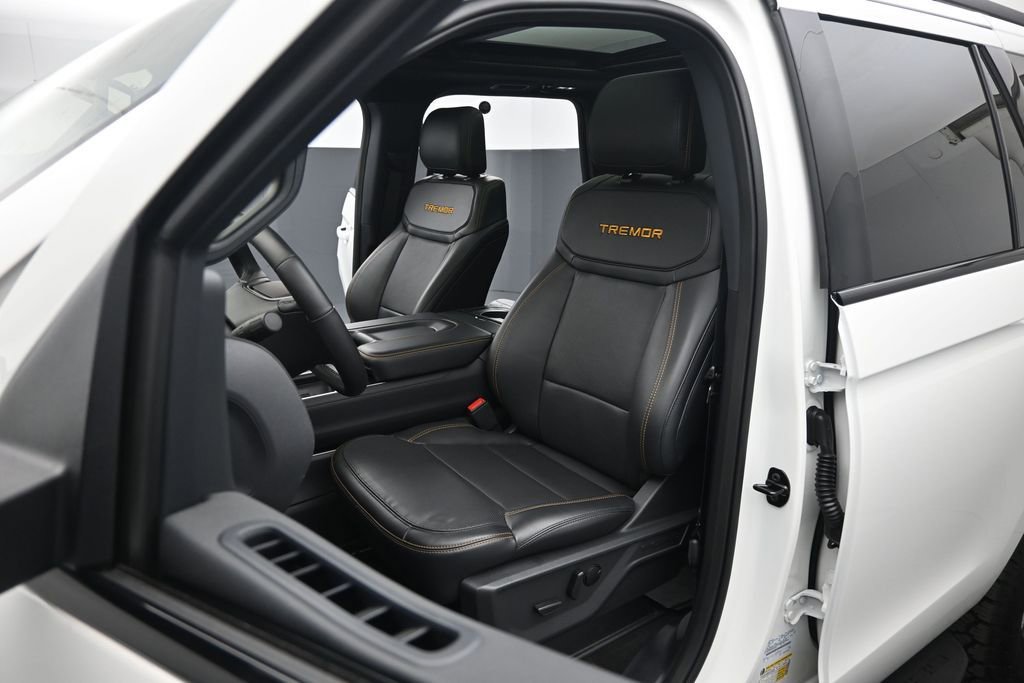 Used 2025 Ford Expedition Tremor AWD/4WD image 9