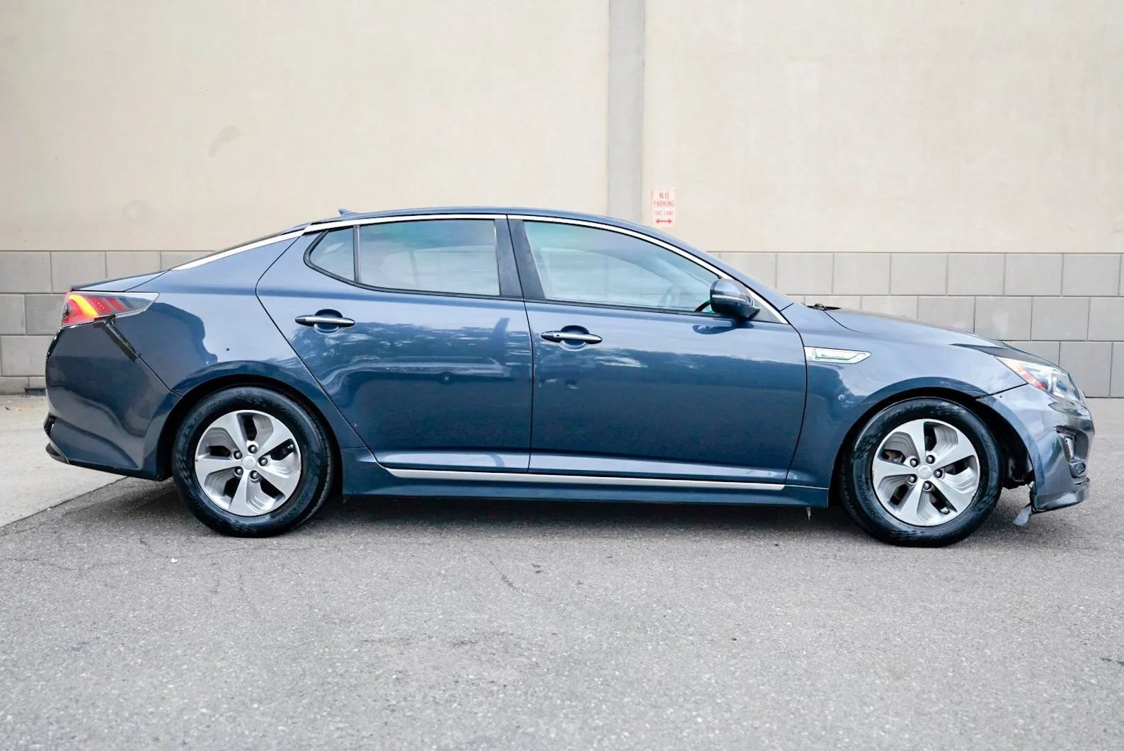 Used 2015 Kia Optima LX w/ Hybrid Convenience Package FWD image 4