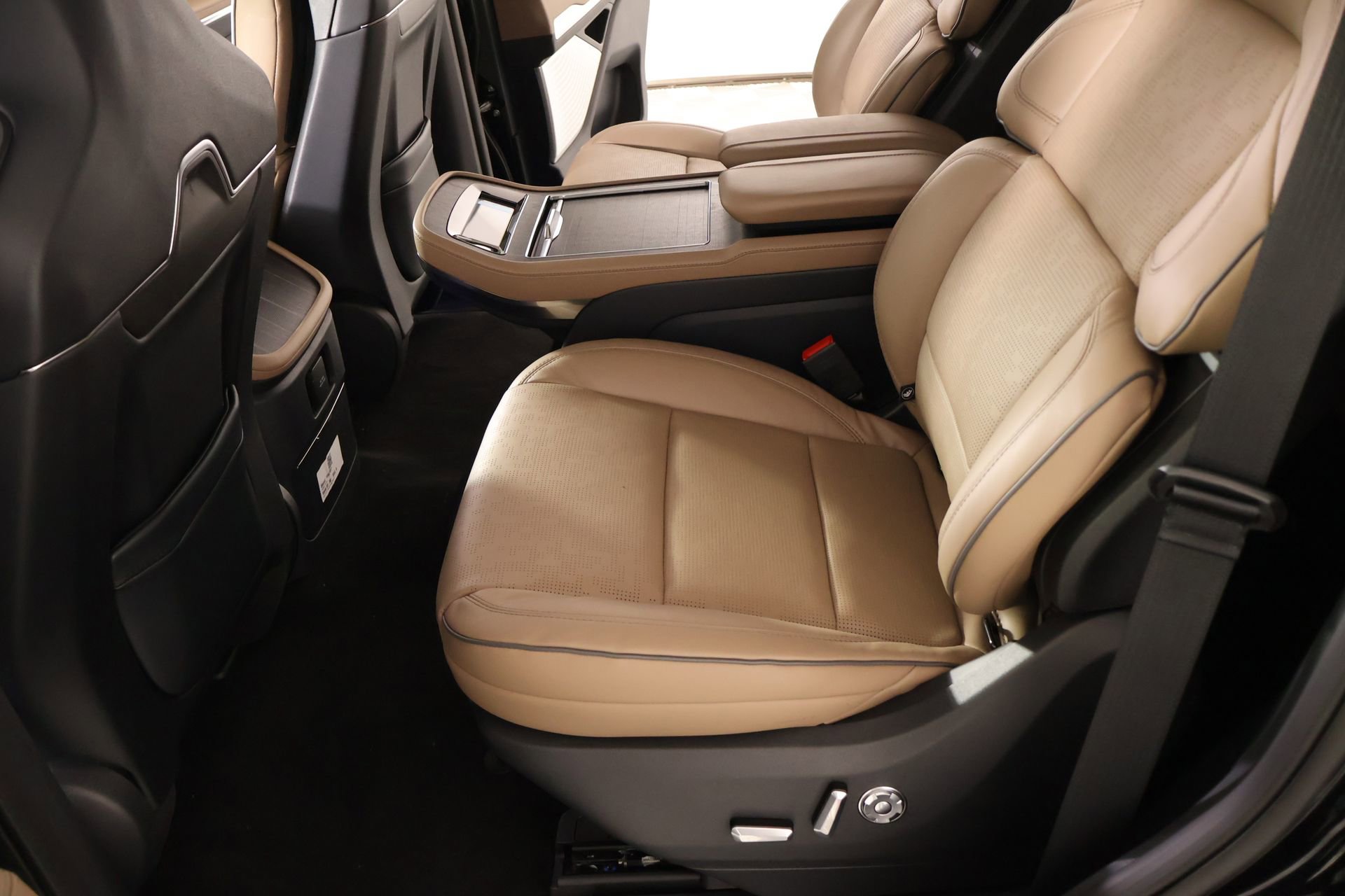 New 2026 Lincoln Navigator Black Label AWD/4WD image 12