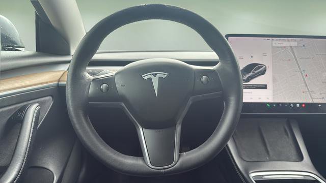 Used 2021 Tesla Model 3 Standard Range Plus RWD image 9