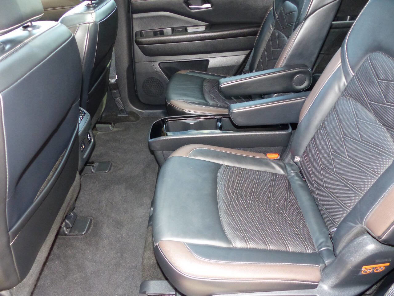 Used 2022 Nissan Pathfinder Platinum w/ Cargo Package FWD image 32