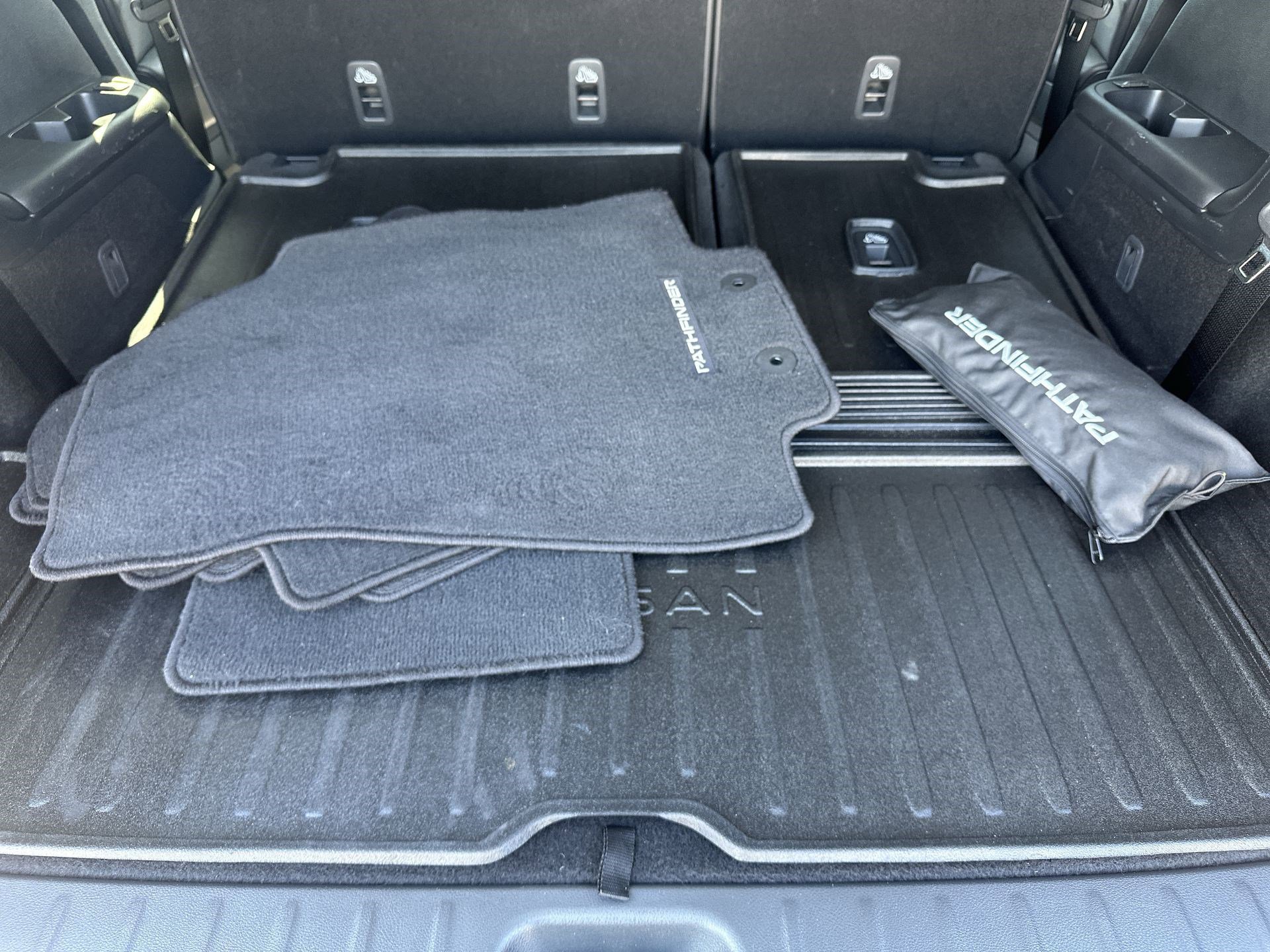 Used 2024 Nissan Pathfinder Platinum w/ Cargo Package image 21