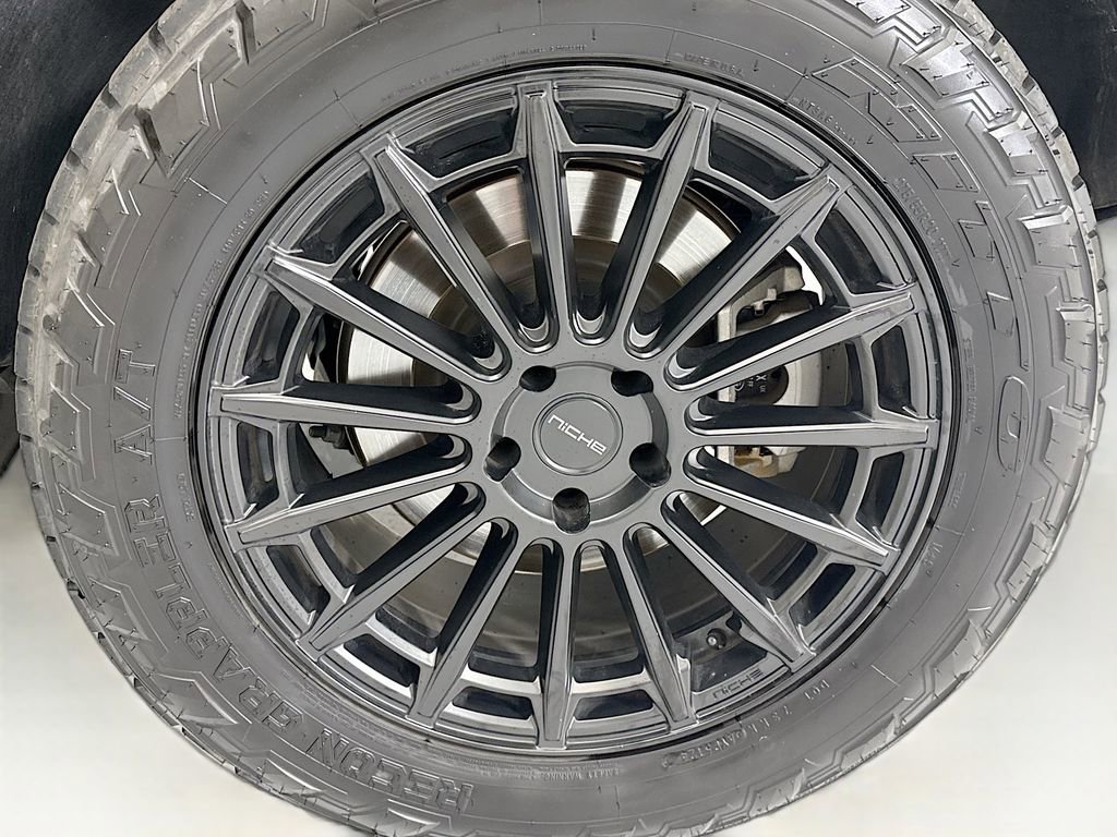 Certified 2023 Land Rover Defender 110 X-Dynamic SE image 30