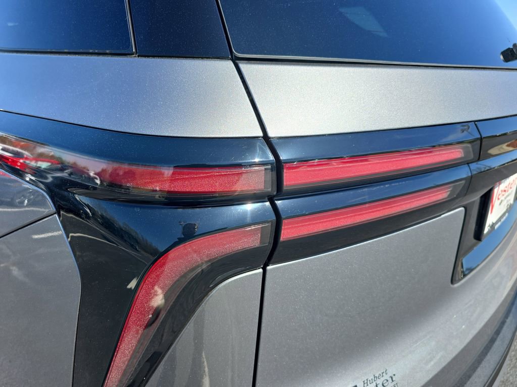 New 2026 Chevrolet Traverse LT w/ Sun and Wheel Package FWD image 36
