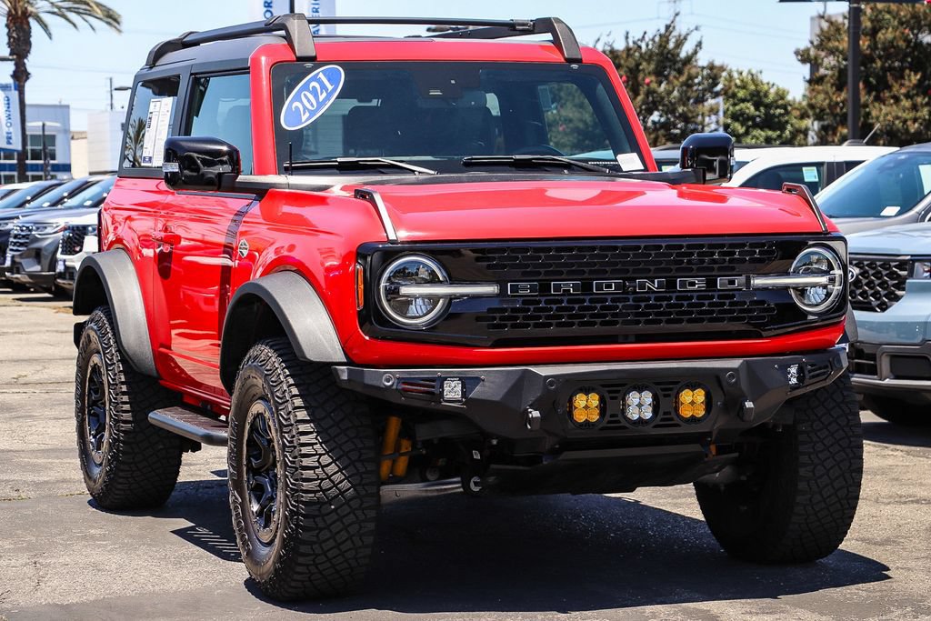 Certified 2021 Ford Bronco Wildtrak AWD/4WD image 3