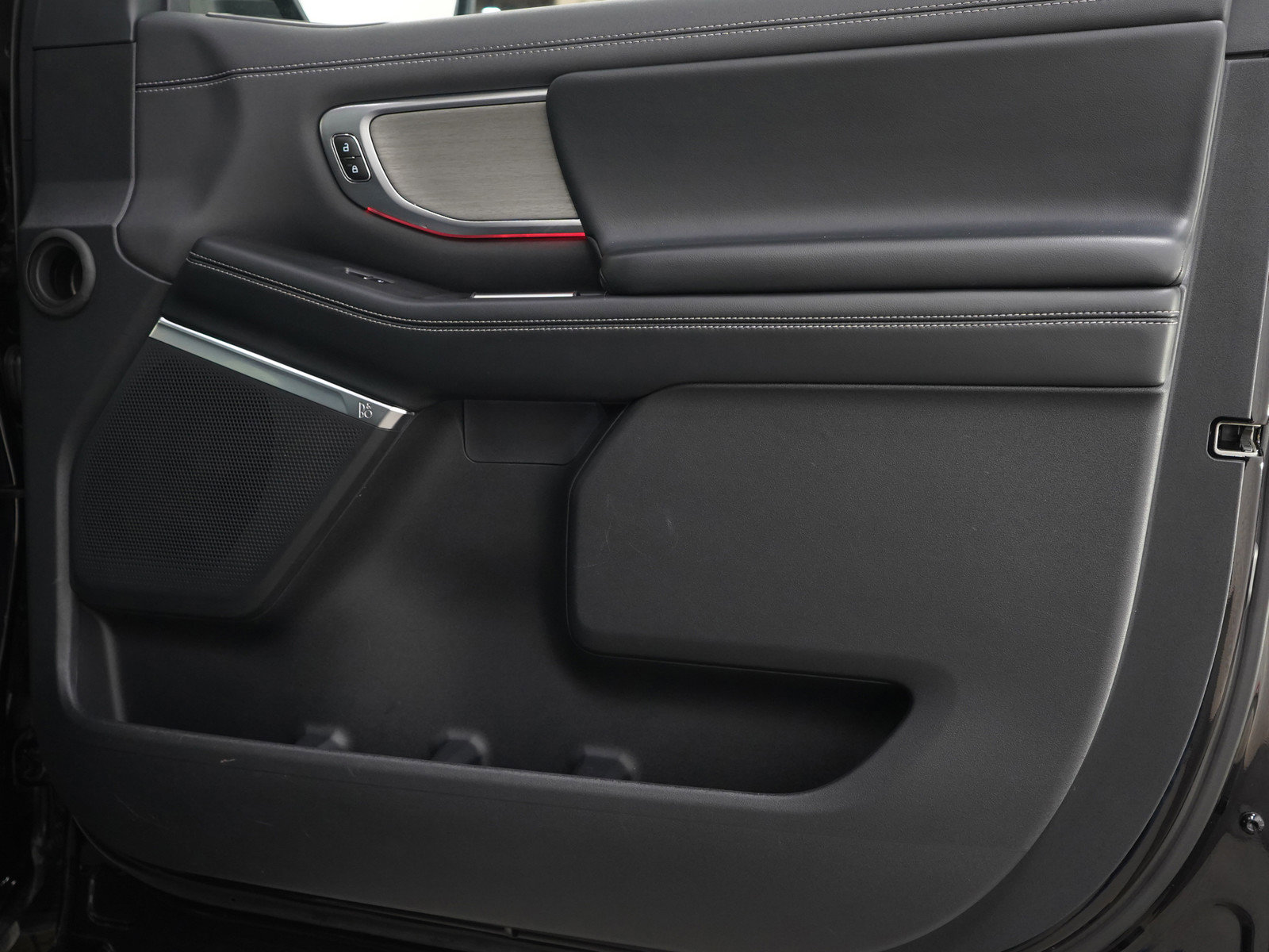 Used 2025 Ford Expedition Platinum image 9