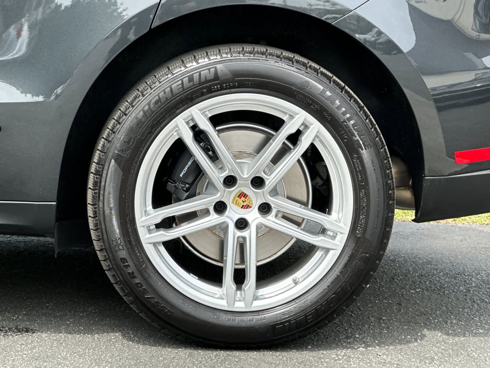 Certified 2025 Porsche Macan AWD/4WD image 30