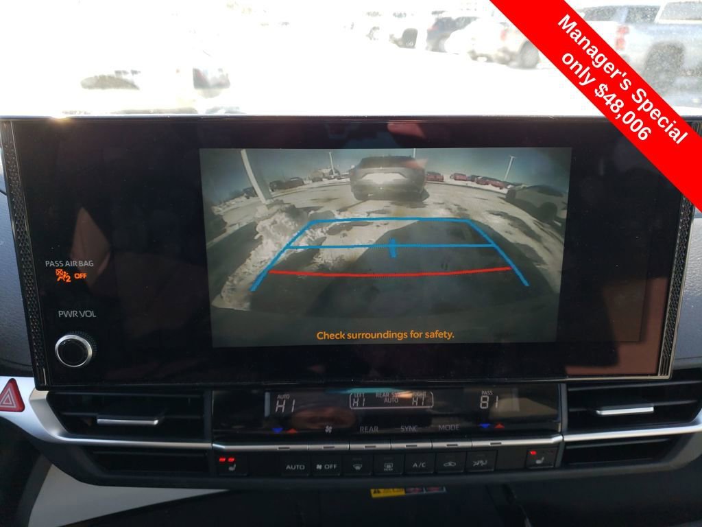 Used 2025 Toyota Sienna XLE image 17