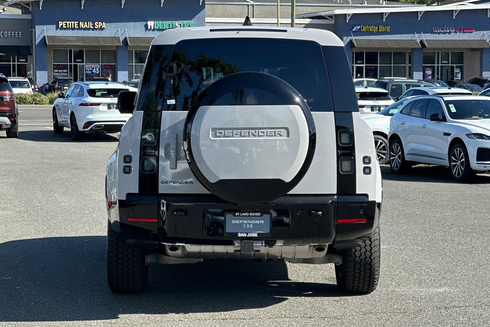 New 2026 Land Rover Defender 130 X-Dynamic SE image 11