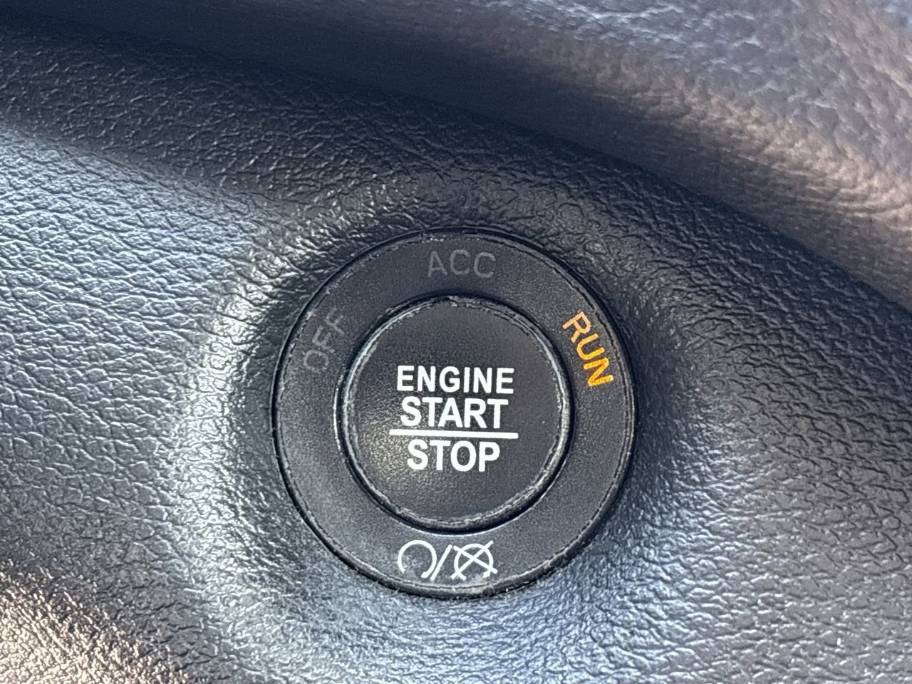 Used 2019 Jeep Cherokee Limited FWD image 28