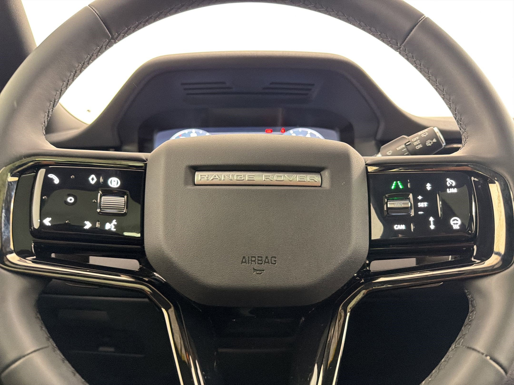 Certified 2026 Land Rover Range Rover Evoque Dynamic SE AWD/4WD image 15