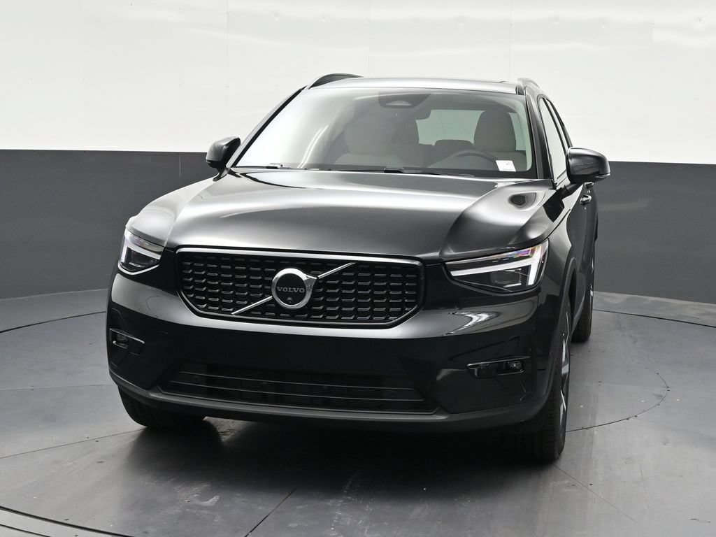 New 2026 Volvo XC40 B5 Plus w/ Protection Package Premier AWD/4WD image 8