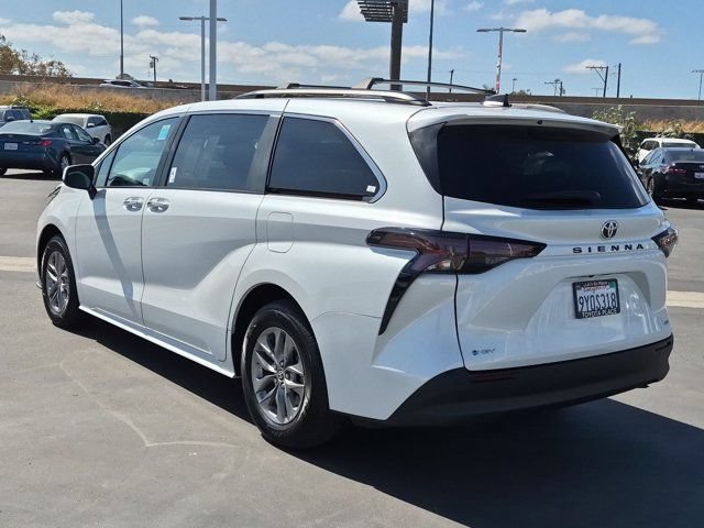 Used 2026 Toyota Sienna XLE FWD image 12
