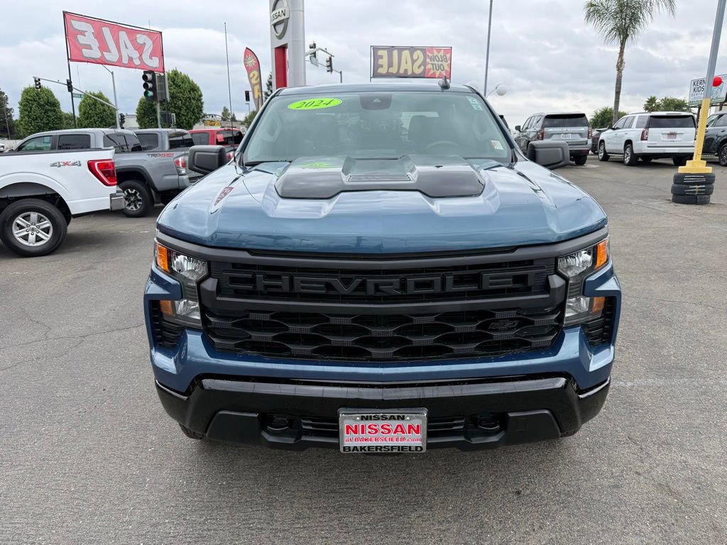 Used 2024 Chevrolet Silverado 1500 Custom Trail Boss w/ Dark Appearance Package AWD/4WD image 2