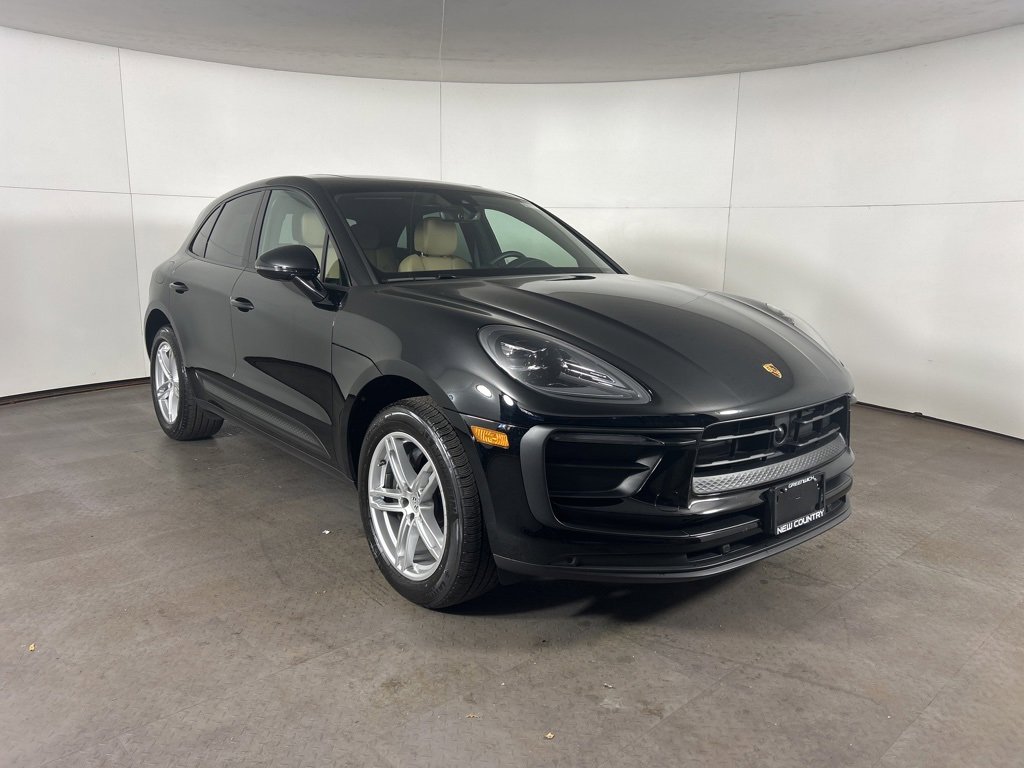 Certified 2025 Porsche Macan image 7