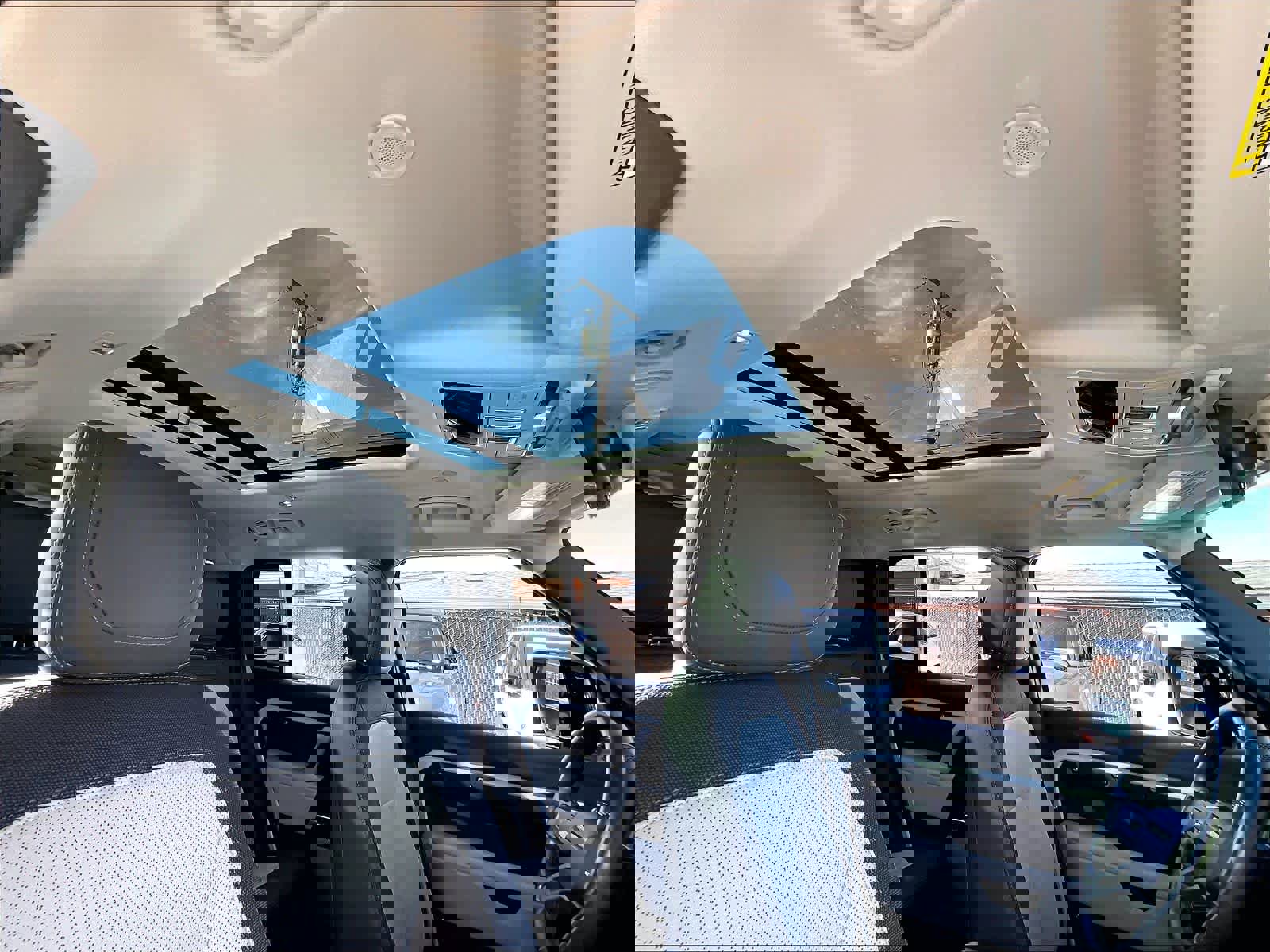 Used 2023 Land Rover Defender 130 X-Dynamic SE image 24