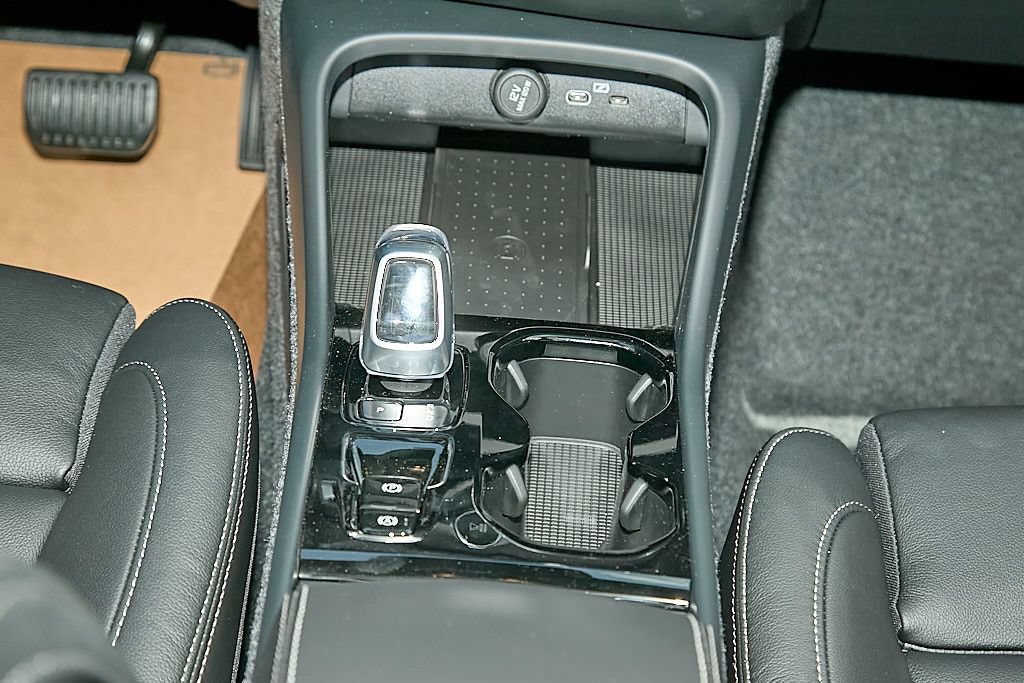New 2026 Volvo XC40 B5 Plus w/ Climate Package AWD/4WD image 28