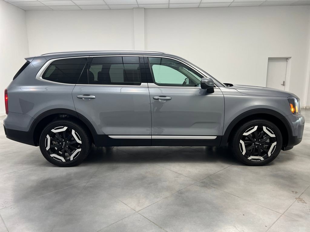 Used 2025 Kia Telluride S image 8