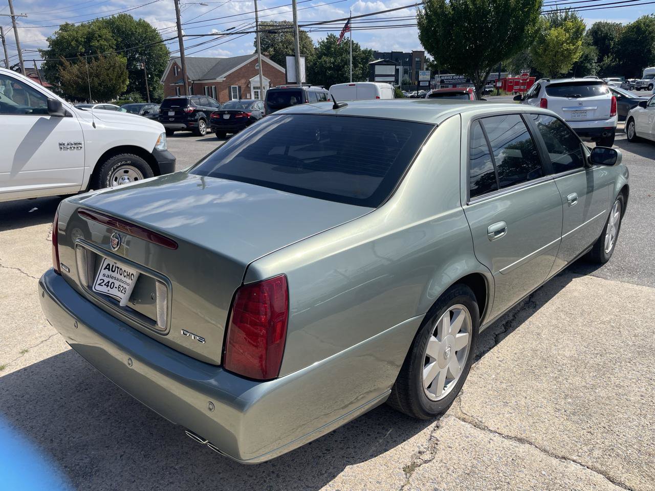 Used 2005 Cadillac De Ville DTS w/ Equipment Group FWD image 14