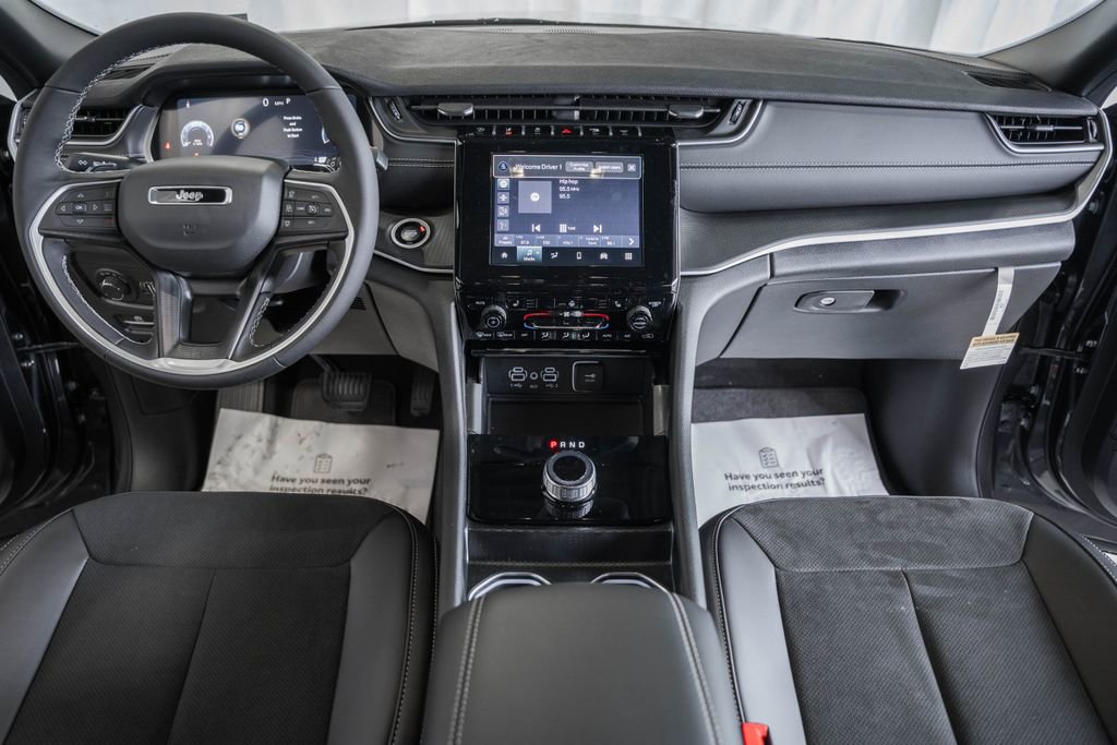 New 2025 Jeep Grand Cherokee Altitude image 19