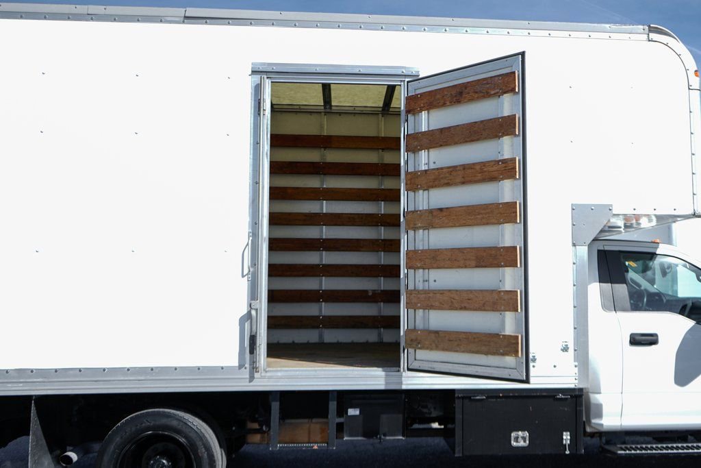 Used 2017 Ford F550 2WD Regular Cab Super Duty image 17