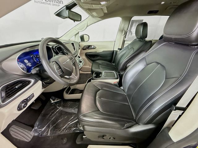Used 2023 Chrysler Pacifica Touring-L image 20