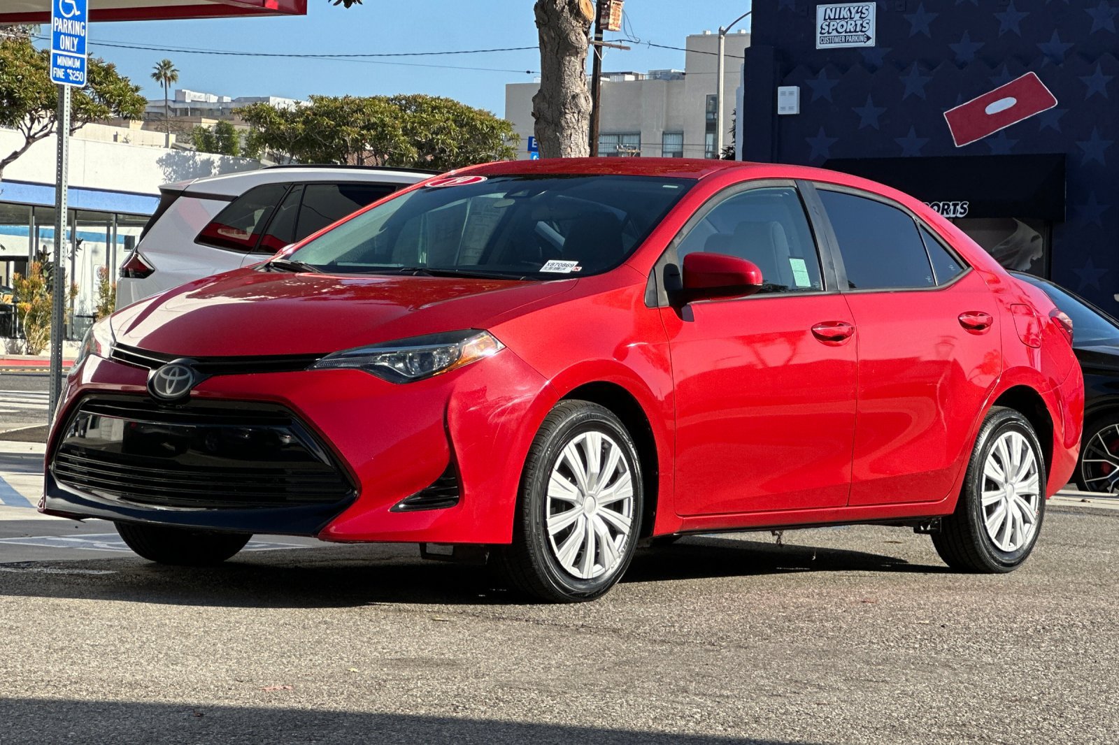 Used 2019 Toyota Corolla LE w/ Carpet Mat Package (TMS) FWD image 8
