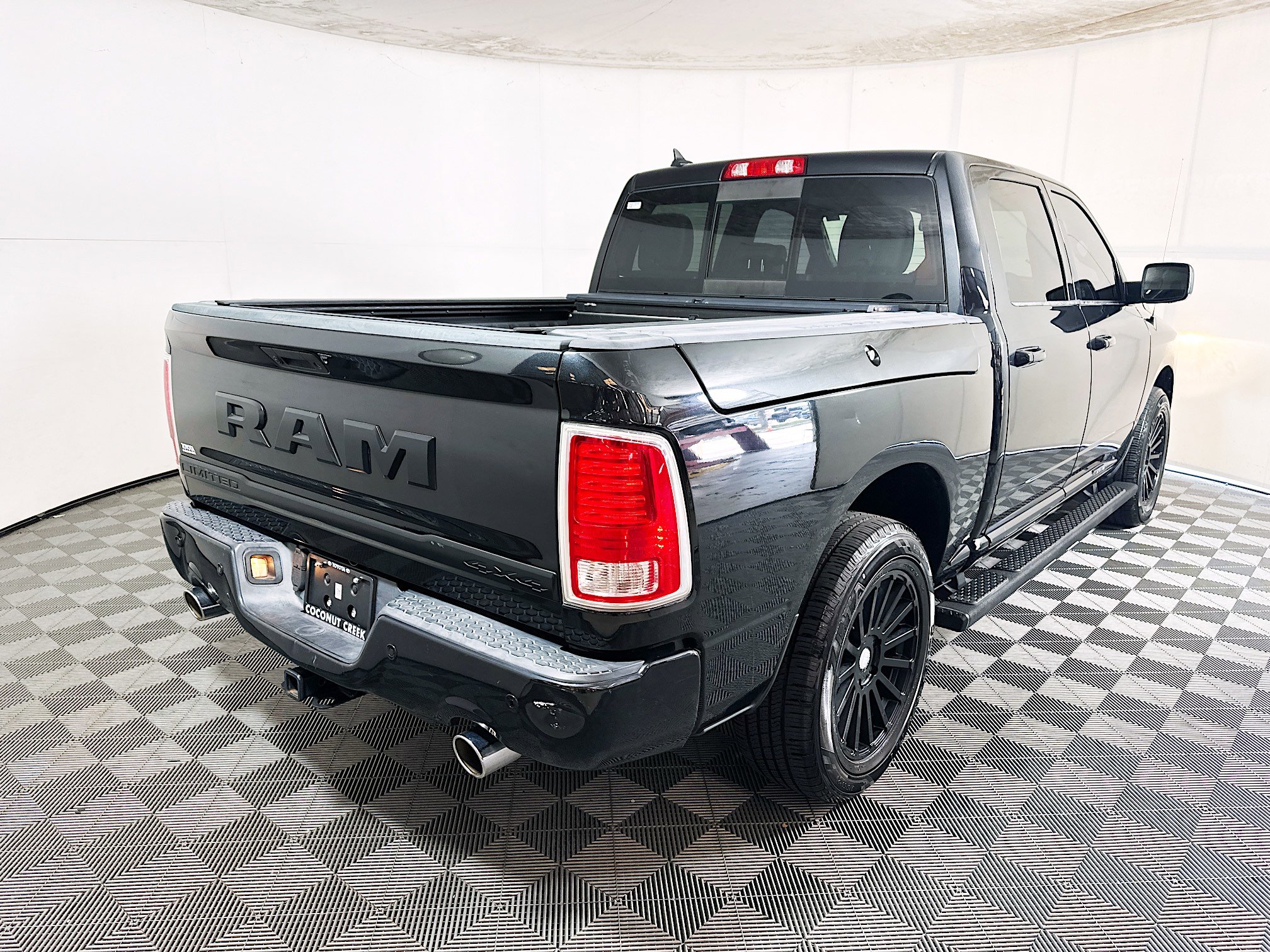 Used 2016 RAM 1500 Limited AWD/4WD image 3