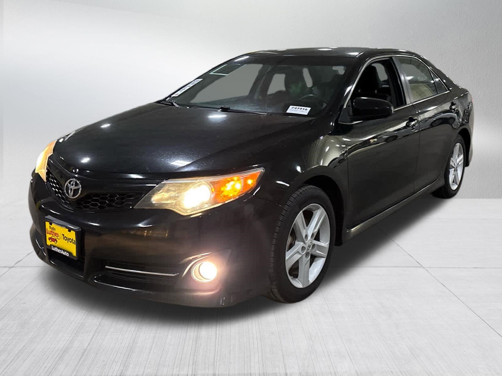 Used 2013 Toyota Camry SE image 3